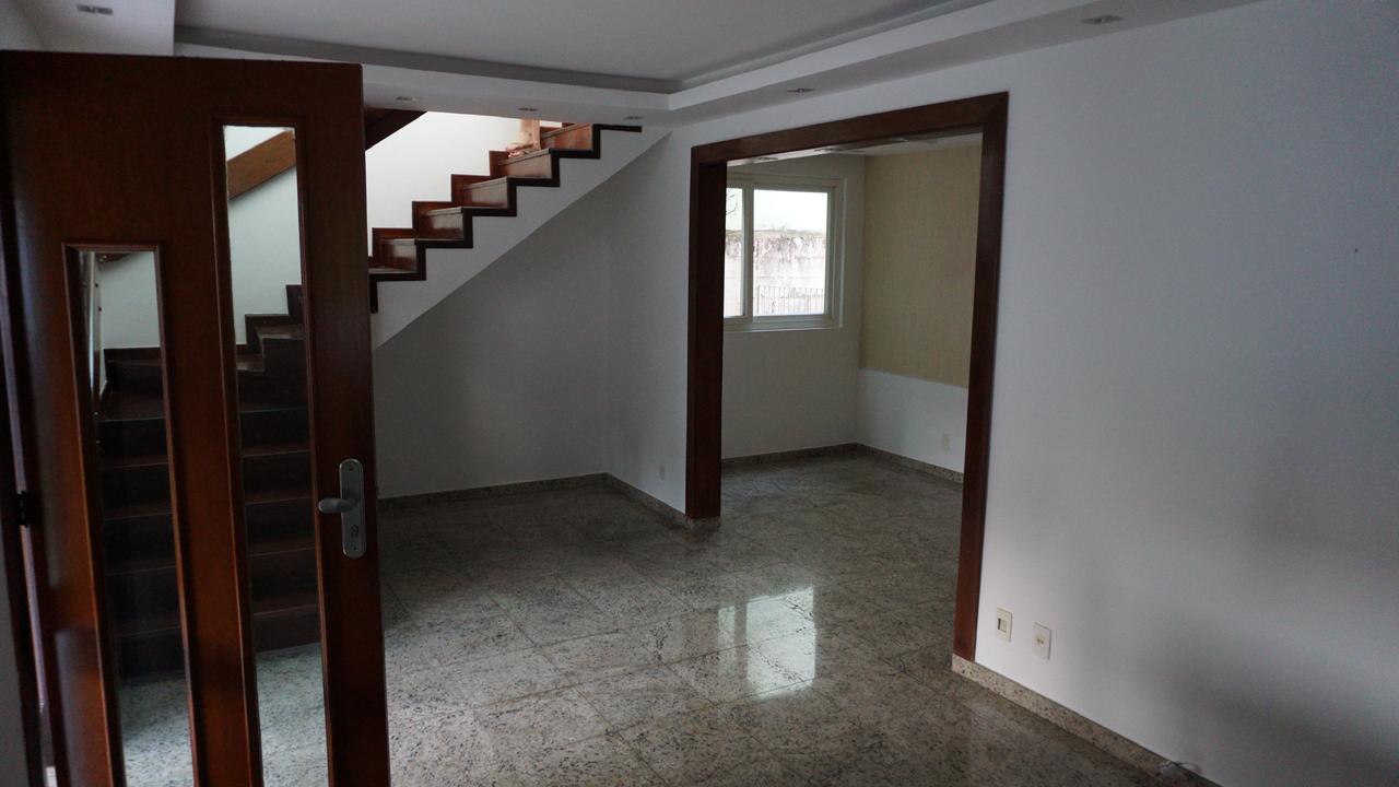 Casa 3 quartos 2 banheiros e duas vagas em Serra Grande Itaipu Niterói